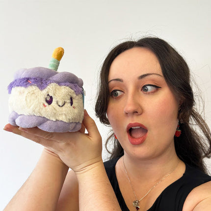 Snacker Happy Birthday Cake S1E1